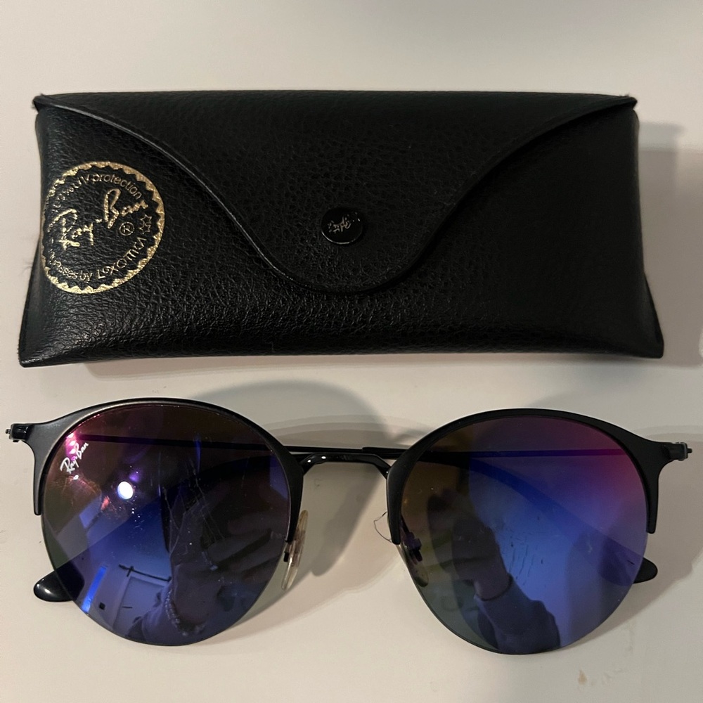 Ray-Ban Round Mirrored Sunglasses with case.